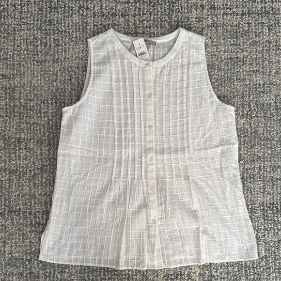Sleeveless White Button-Up Women's Top - Picture 1 of 9